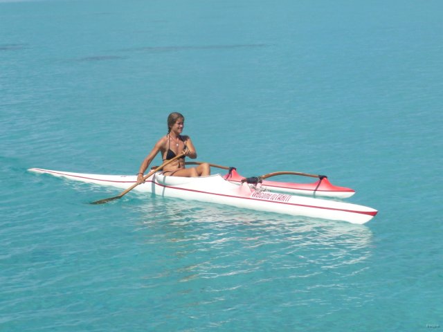 137- Pascale en Va'a sur le lagon 